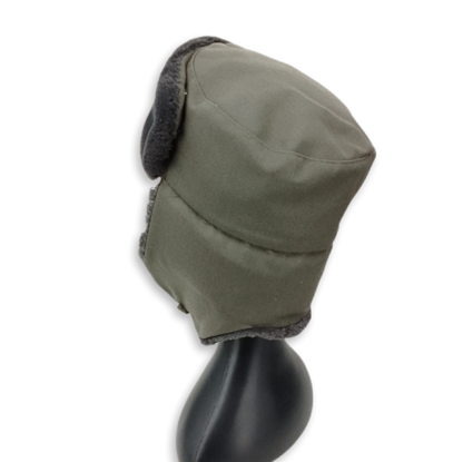 Gorro  / Ushanka da Alemanha de Leste com distintivo - surplus original