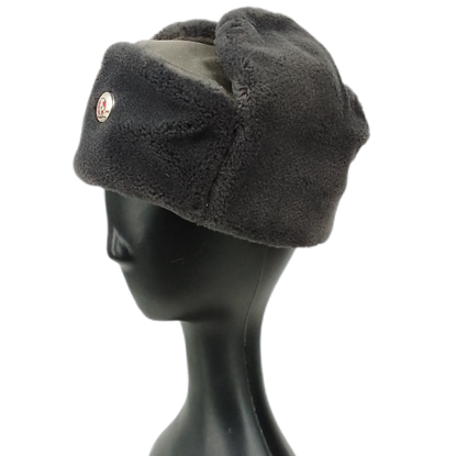 Gorro  / Ushanka da Alemanha de Leste com distintivo - surplus original