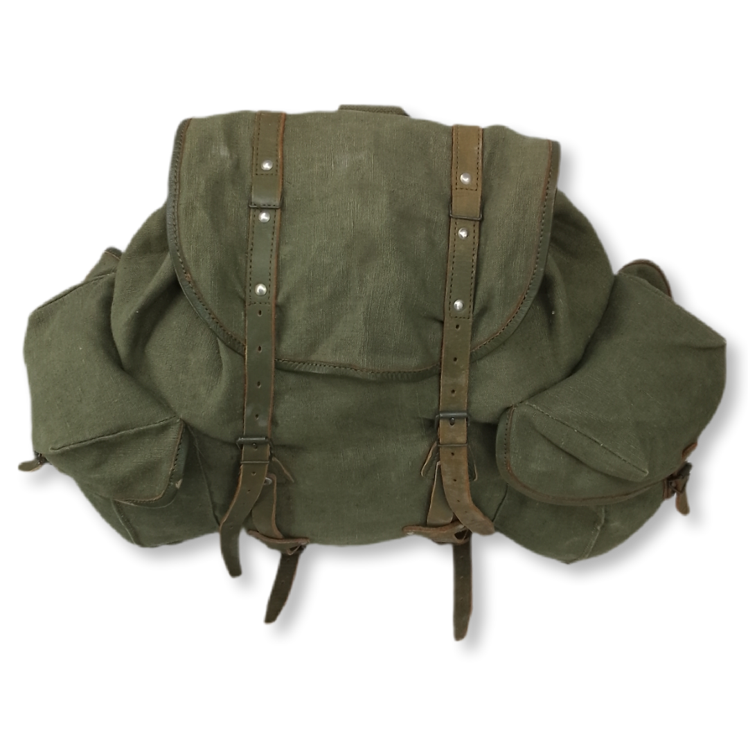 Mochila vintage original dos caçadores alpinos, vista de perfil