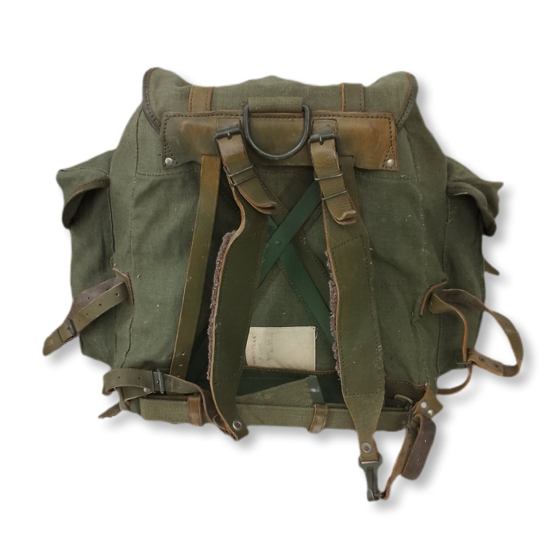 Mochila vintage original dos caçadores alpinos, vista traseira