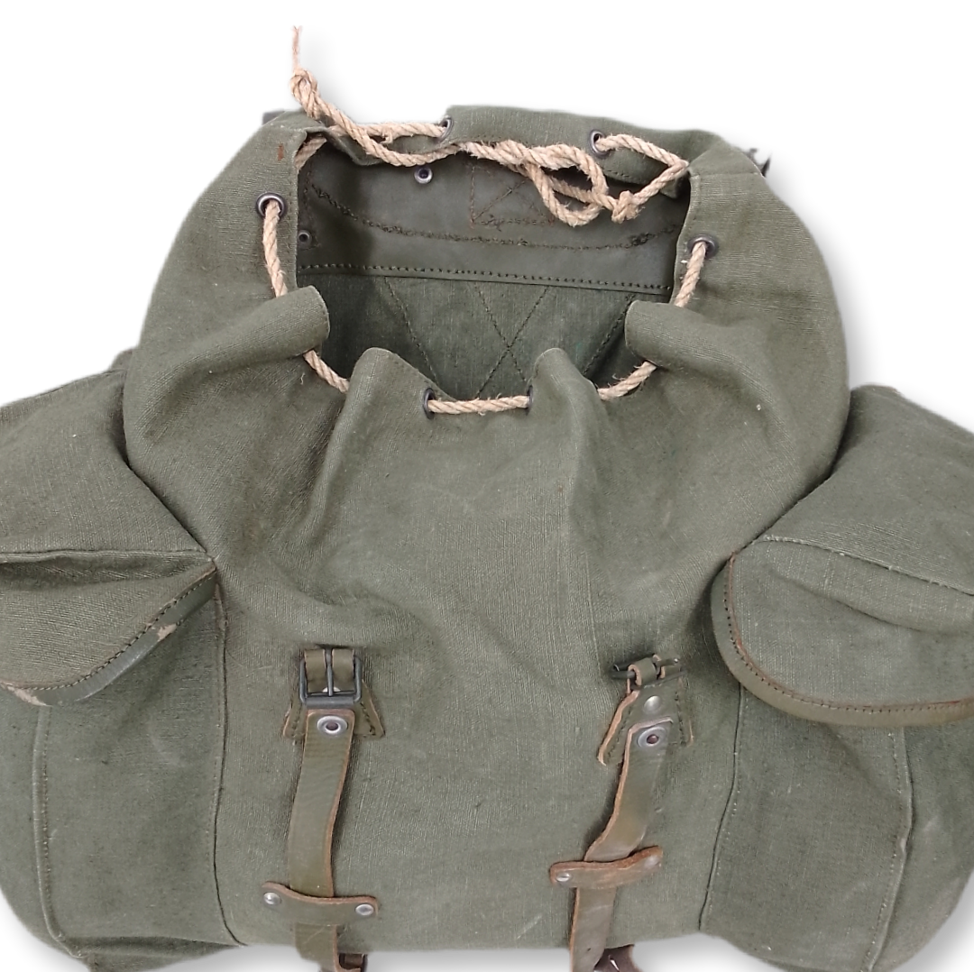 Mochila vintage original dos caçadores alpinos, interior e compartimentos