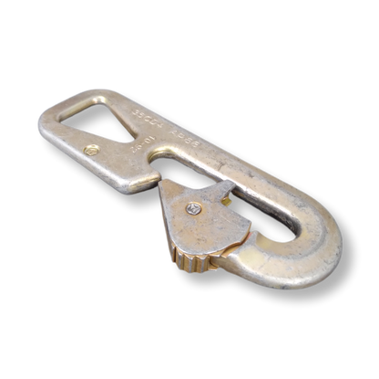 Mosquetão de paraquedismo francês