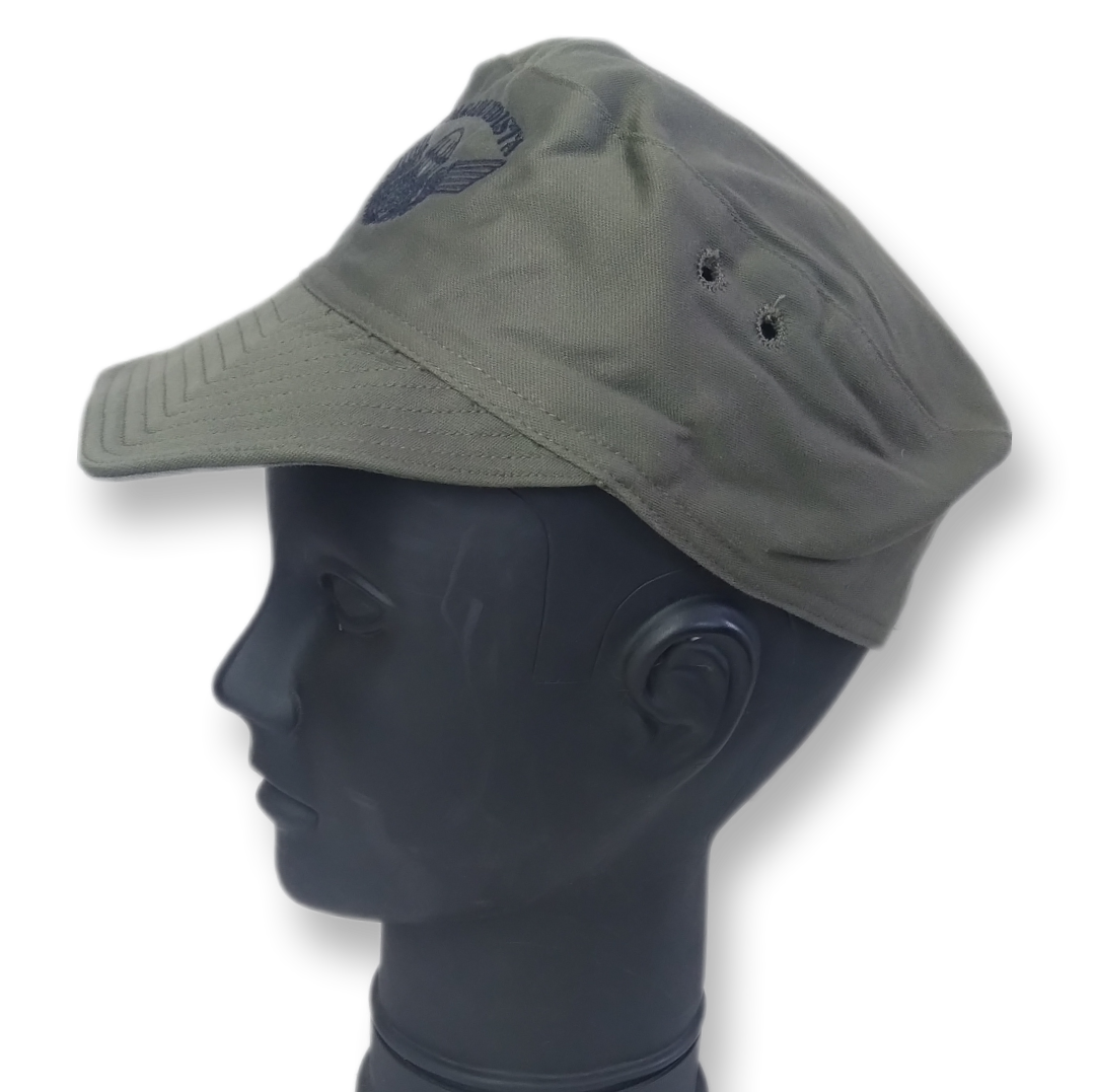 gorra verde de paracaidista cubano