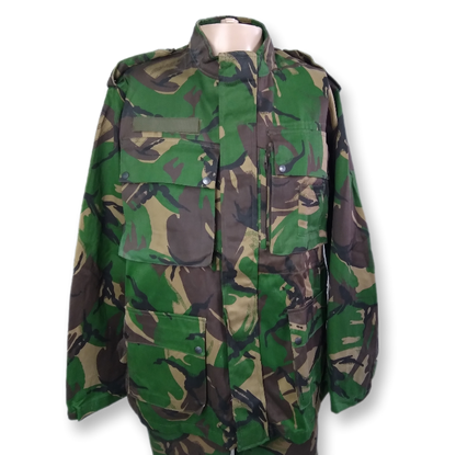 Dolmen camuflado do uniforme de Timor