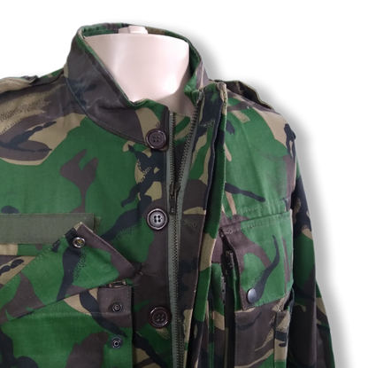 Dolmen camuflado do uniforme de Timor