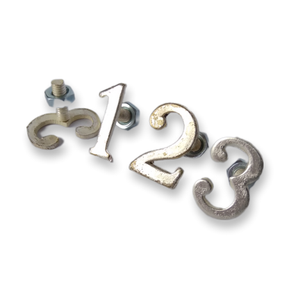 Cavalry beret badge - Swords and numbers