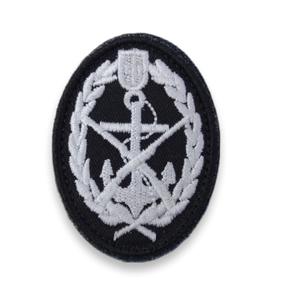 Insignia de boina marina con parche ovalado