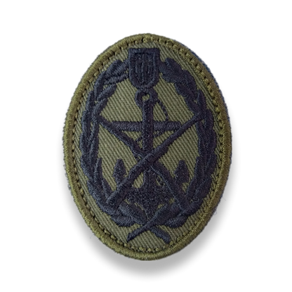 Insignia de boina marina con parche ovalado