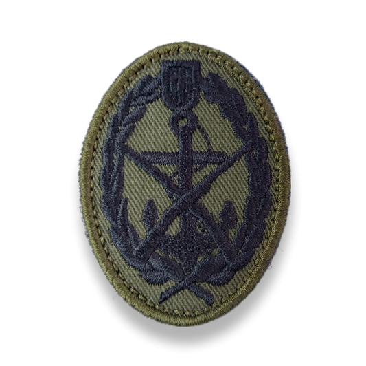 Insignia de boina marina con parche ovalado