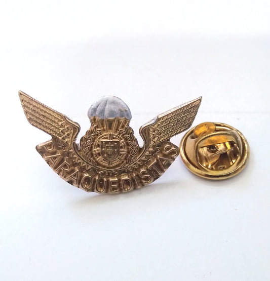 Parachutist's brevet pin